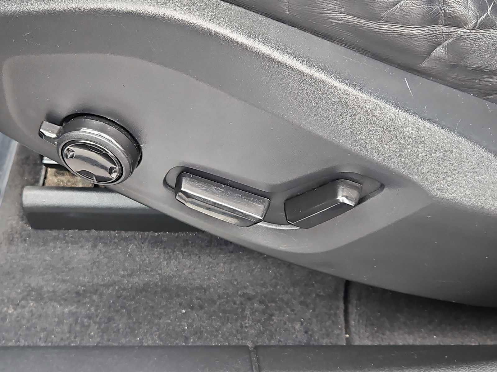 Used 2020 Volvo XC60 T6 R-Design w/ Protection Package Premier image 25