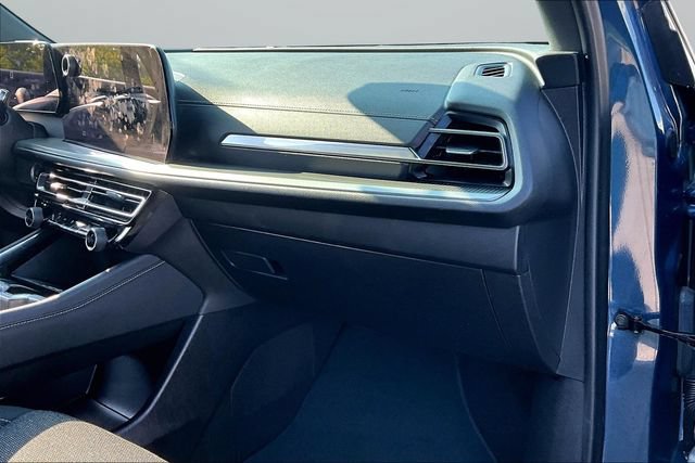 Used 2024 Chevrolet Traverse LT w/ Trailering Package FWD image 16