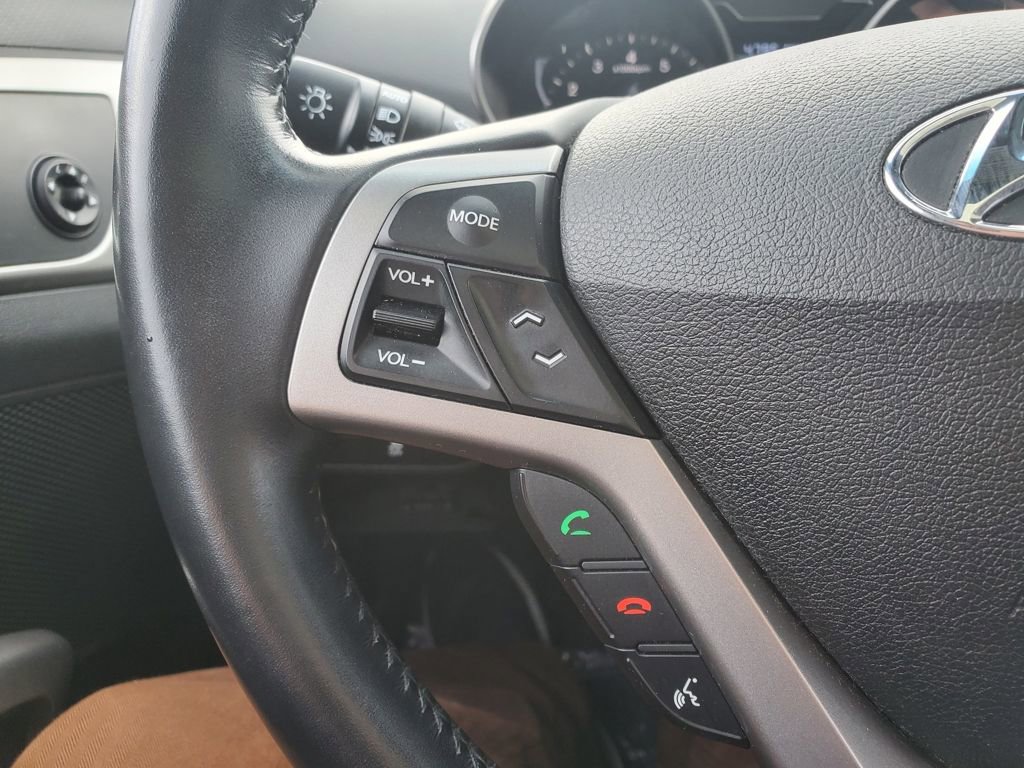 Used 2017 Hyundai Veloster Value Edition image 14