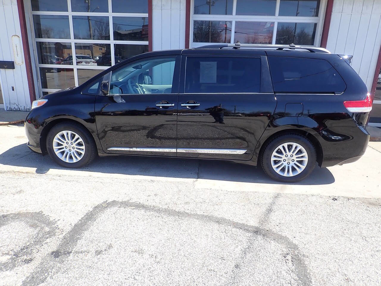 Used 2013 Toyota Sienna XLE FWD image 15