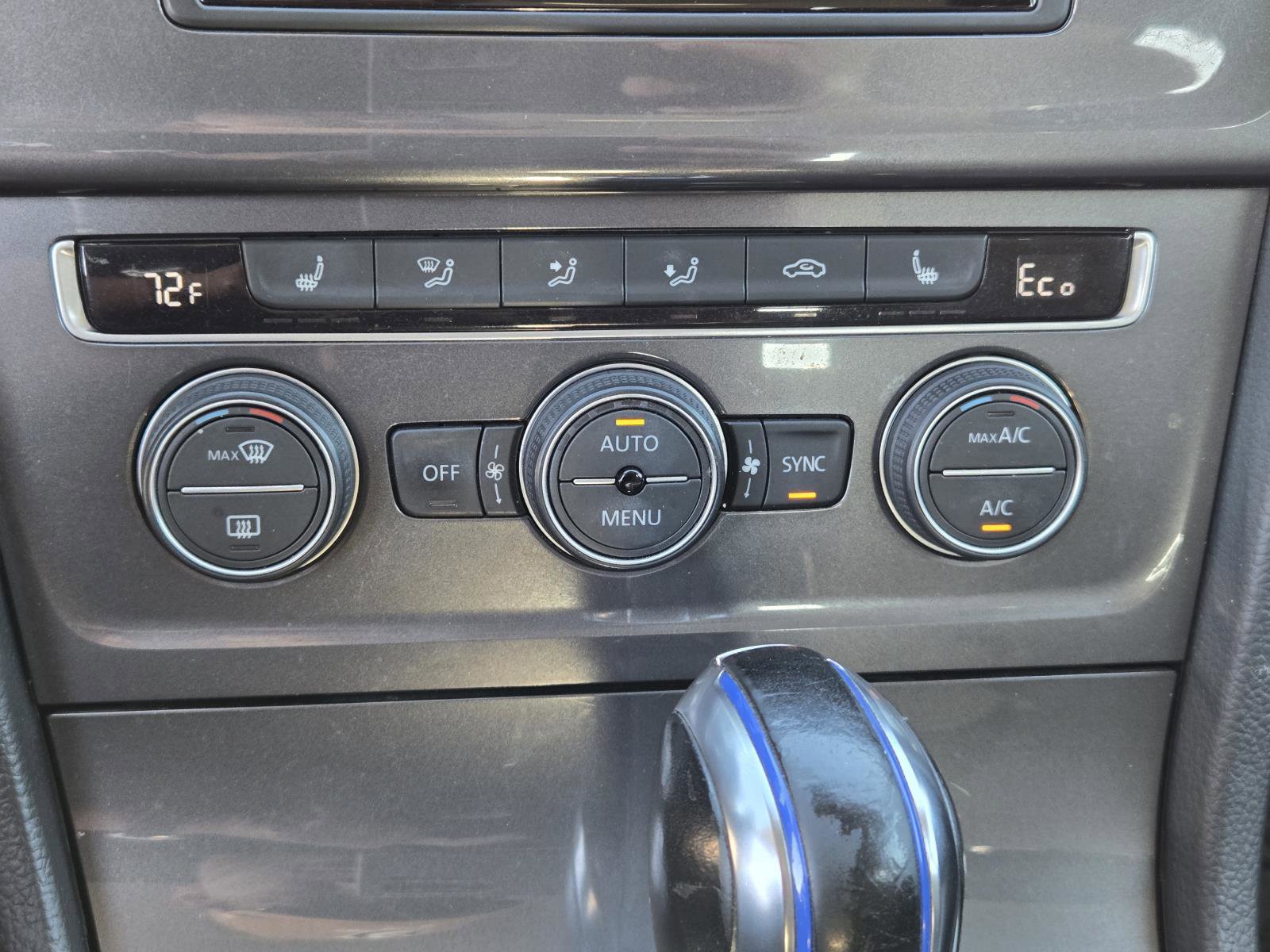 Used 2016 Volkswagen e-Golf SE w/ DC Fast Charging Package image 11