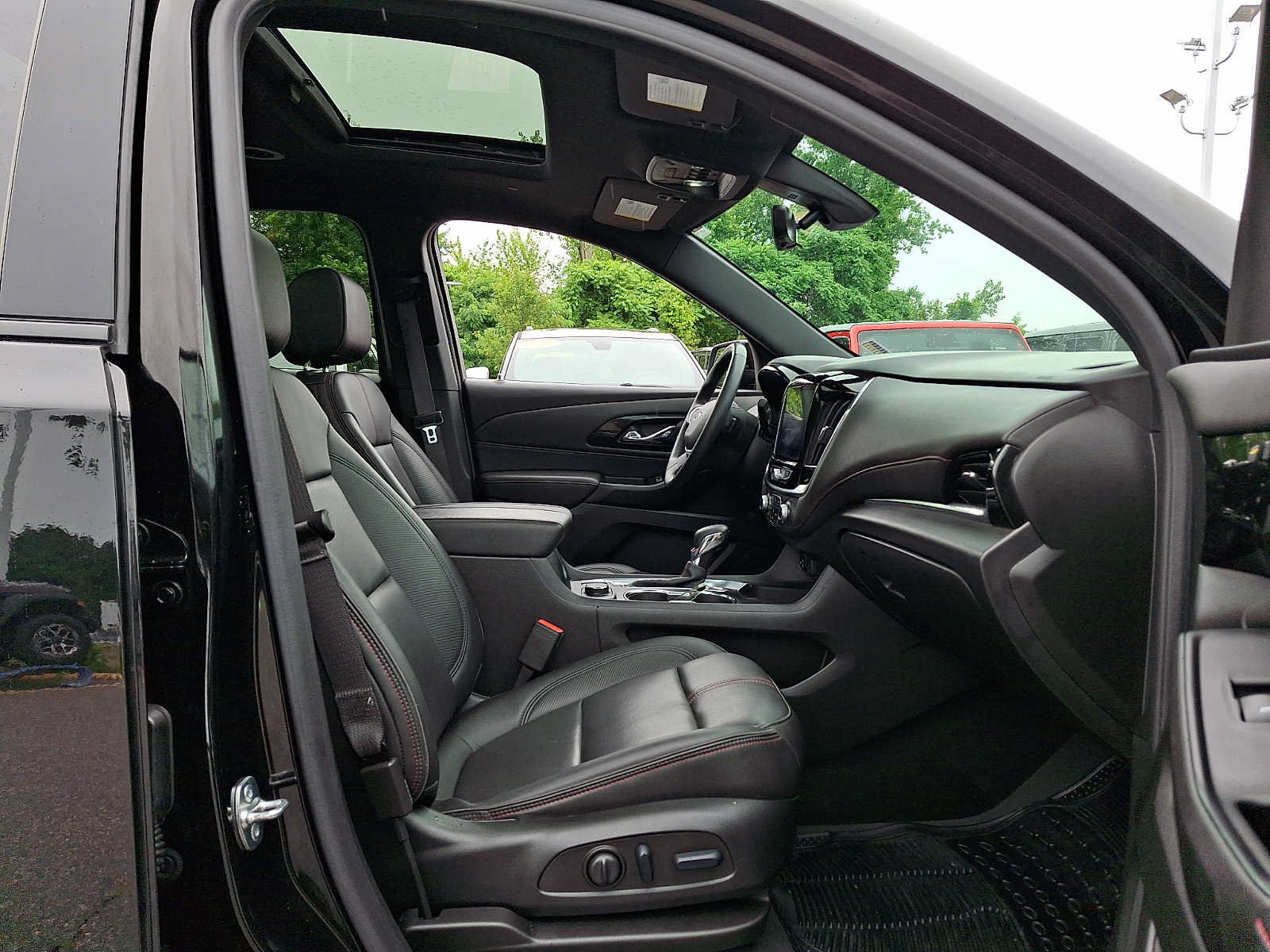 Used 2024 Chevrolet Traverse RS AWD/4WD image 17