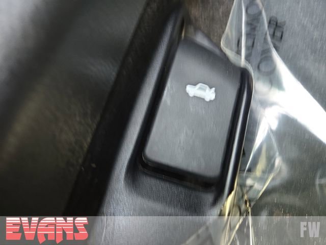 Used 2023 Toyota Corolla SE w/ SE Package image 17