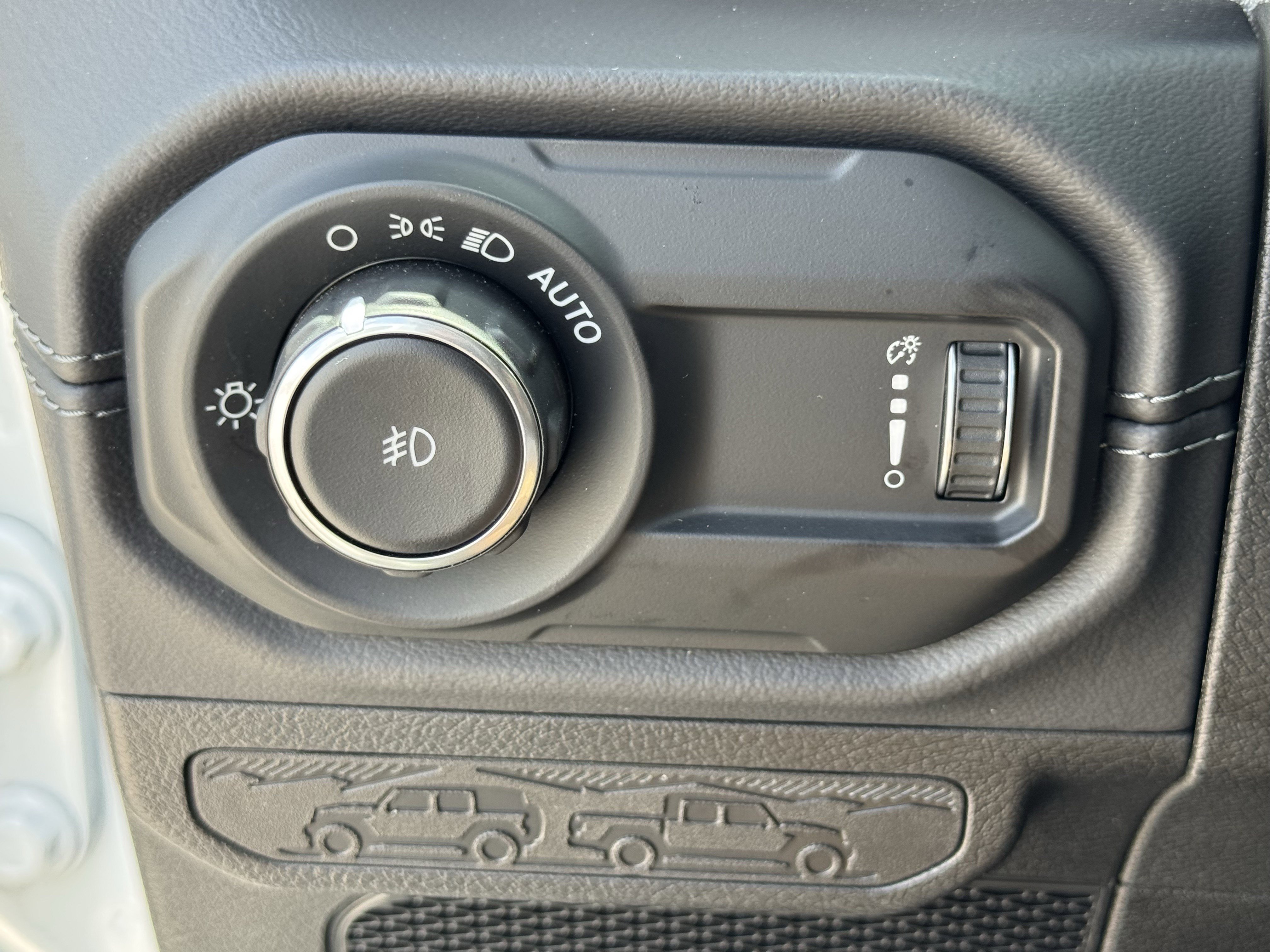 Used 2025 Jeep Wrangler Sahara image 26