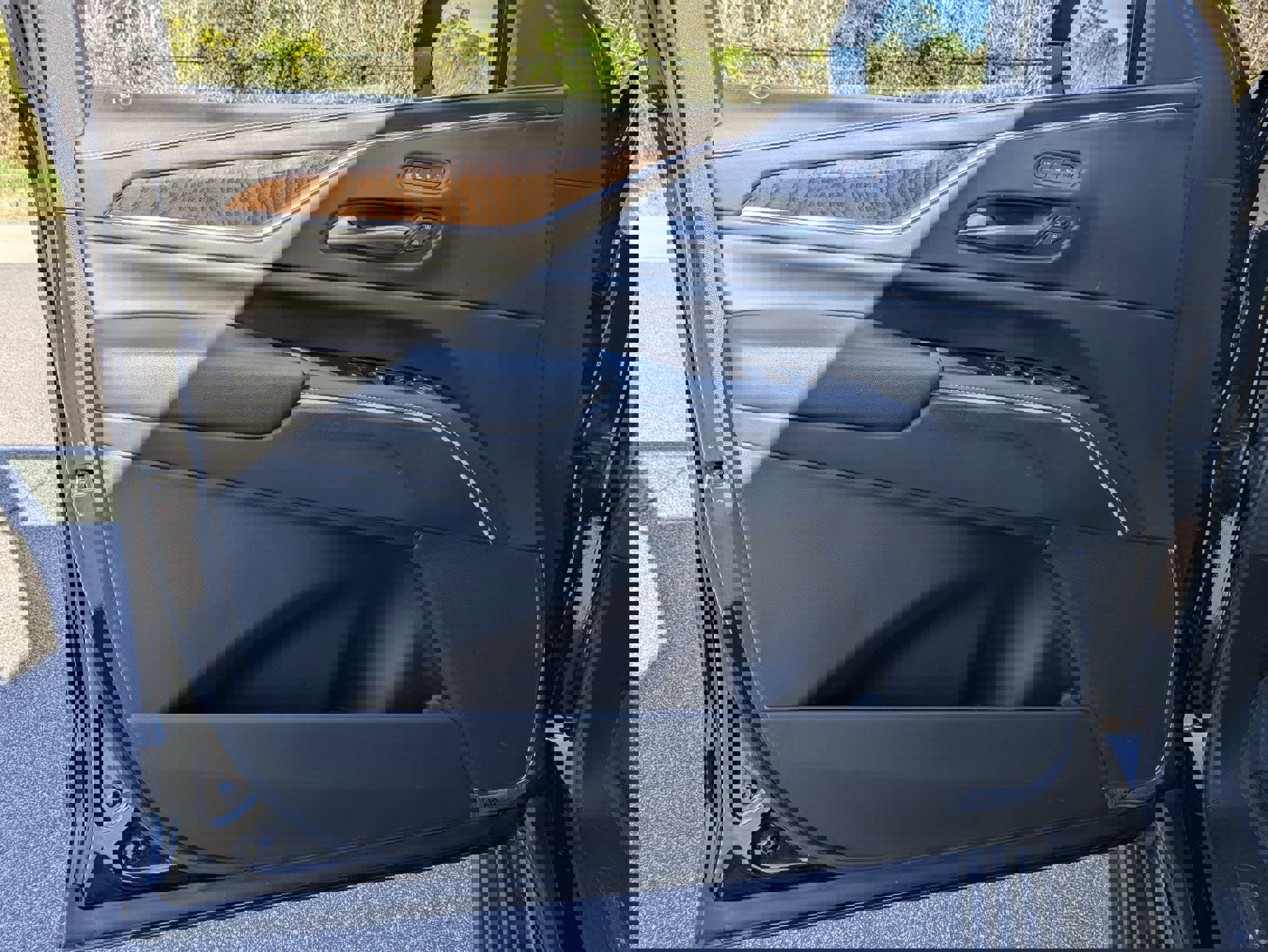 Used 2023 Cadillac Escalade Sport Platinum w/ Heavy-Duty Trailer Package image 21