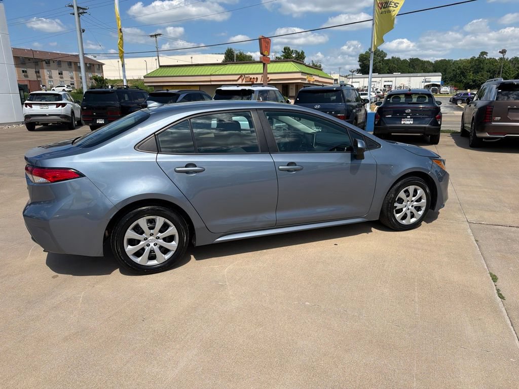 Used 2020 Toyota Corolla LE FWD image 11