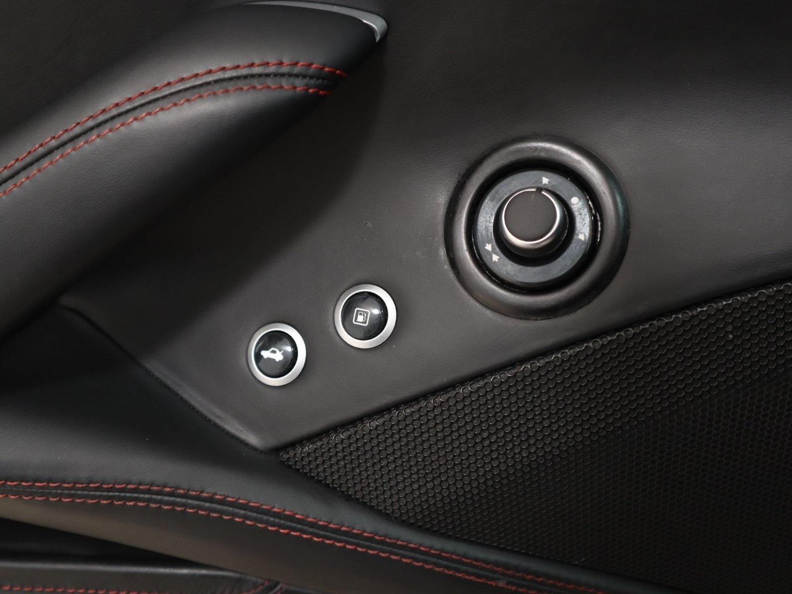 Used 2016 Ferrari California T RWD image 25