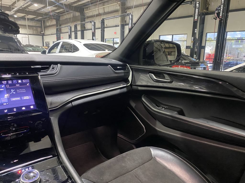 Used 2021 Jeep Grand Cherokee L Laredo RWD image 4