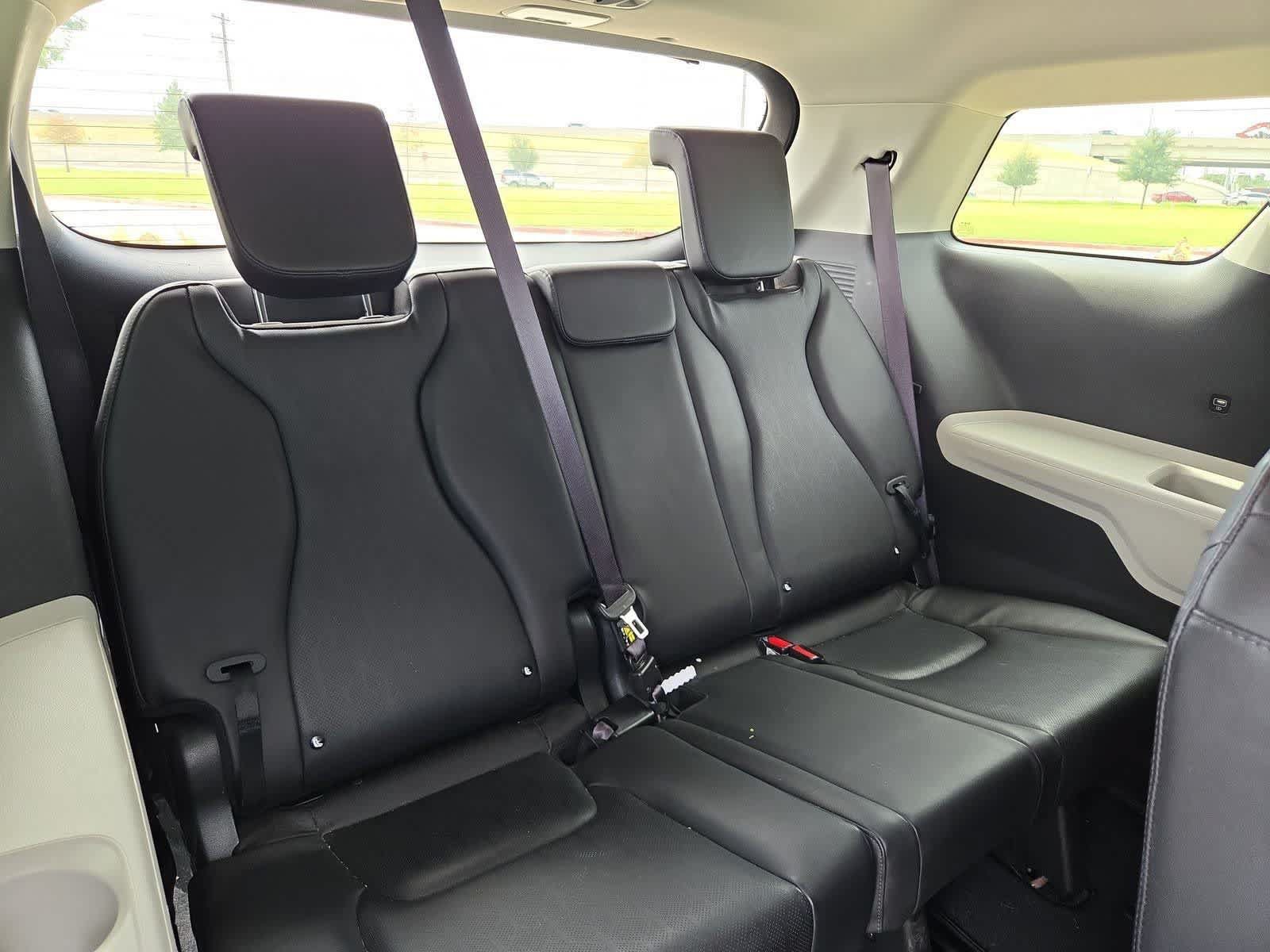 Certified 2022 Kia Carnival LX FWD image 32