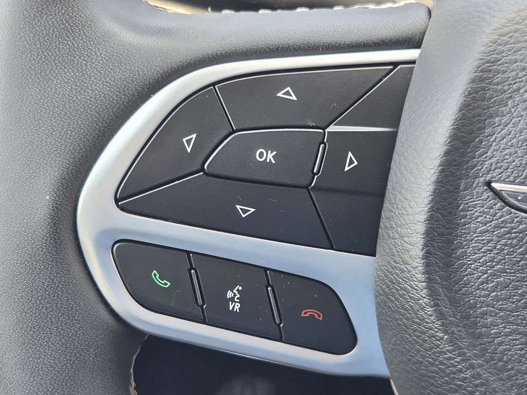 Used 2024 Chrysler Pacifica Touring-L FWD image 23