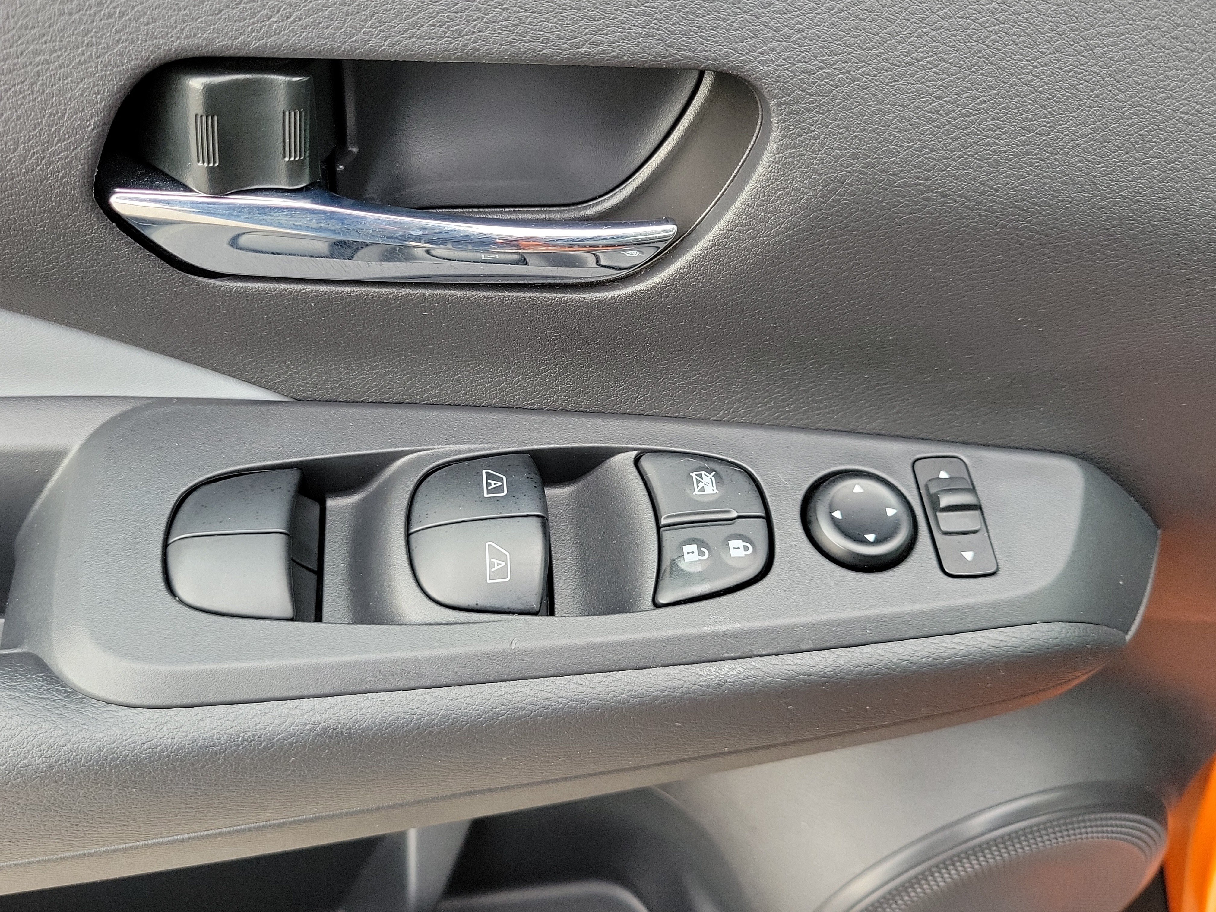 Used 2024 Nissan Kicks SR w/ SR Premium Package FWD image 25
