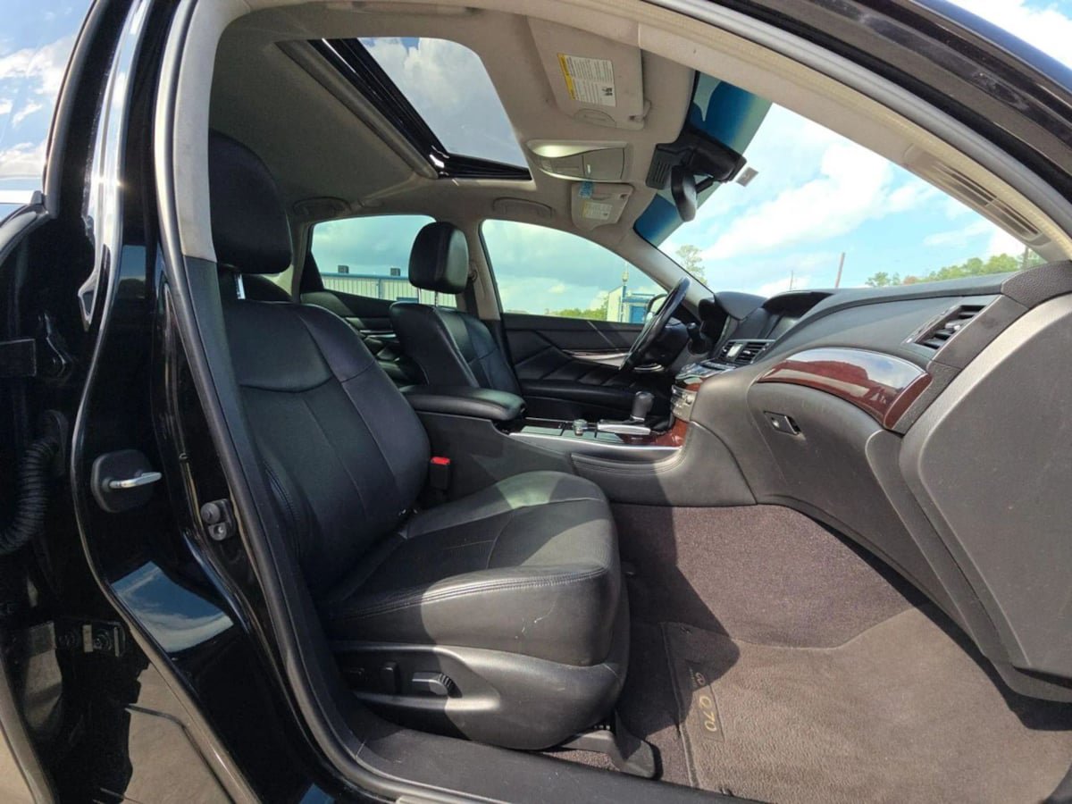 Used 2015 INFINITI Q70 3.7 AWD/4WD image 9