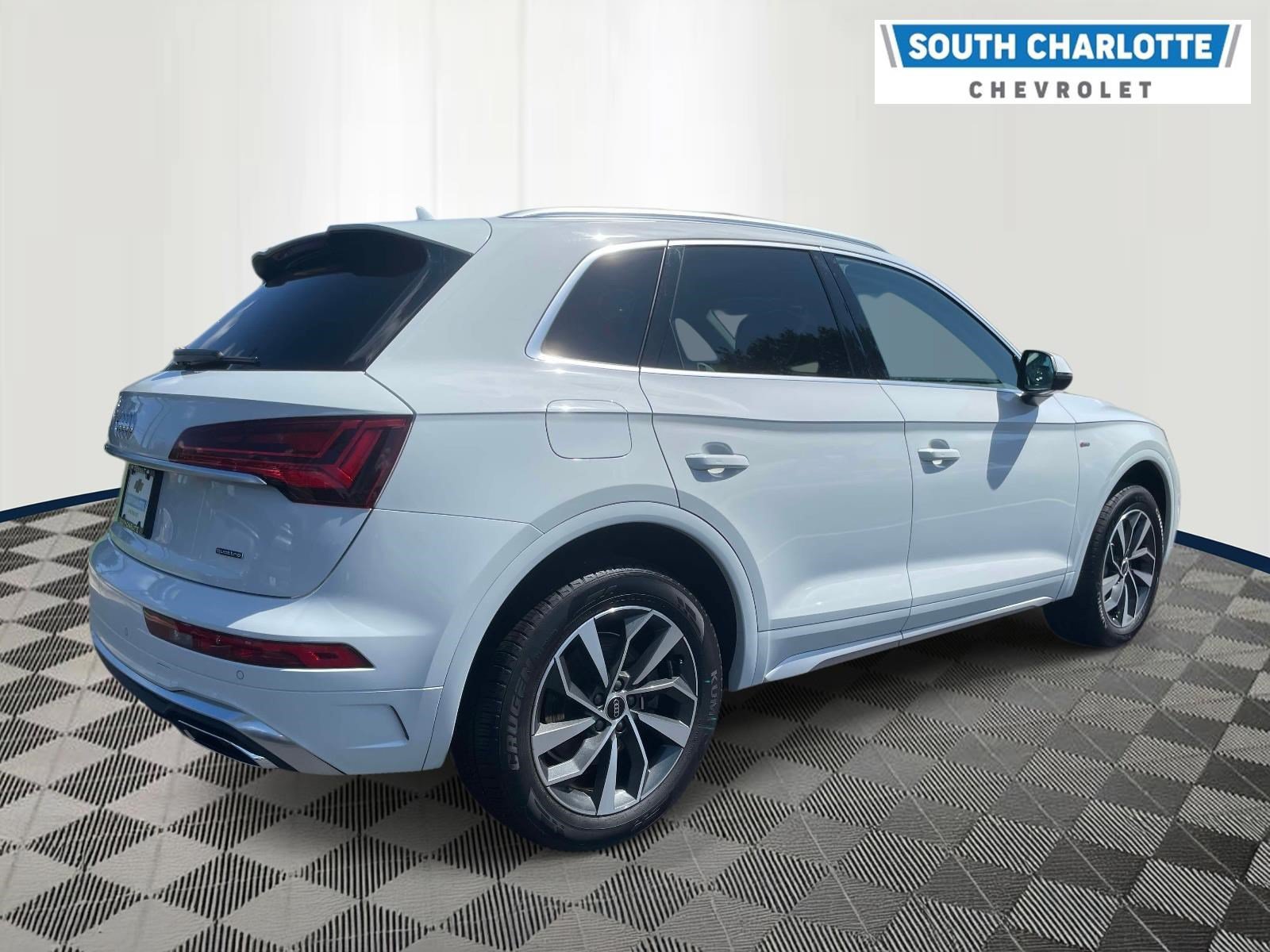 Used 2023 Audi Q5 2.0T Premium w/ Convenience Package AWD/4WD image 4