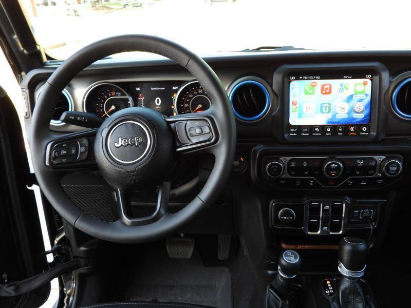Used 2023 Jeep Gladiator Willys AWD/4WD image 37