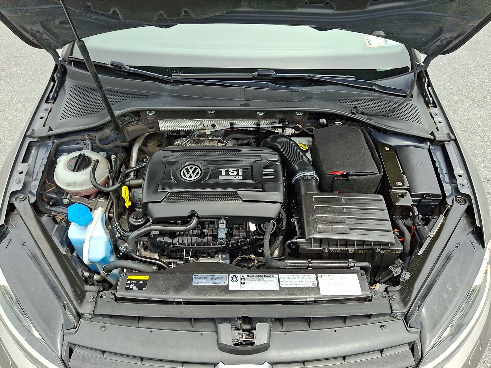 Used 2017 Volkswagen Golf R 4-Door AWD/4WD image 27