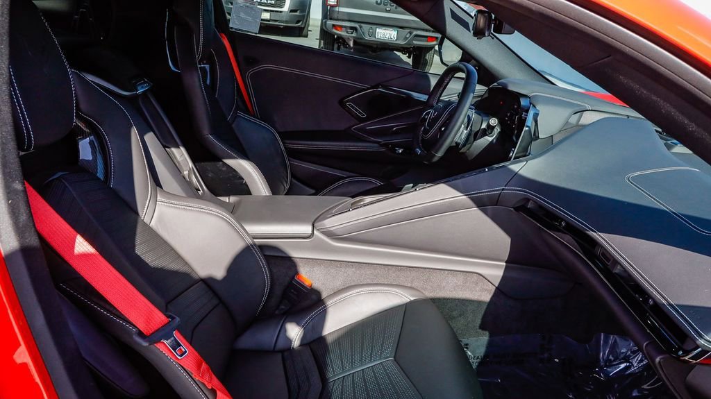 Used 2025 Chevrolet Corvette Z06 w/ Stealth Interior Trim Package RWD image 19