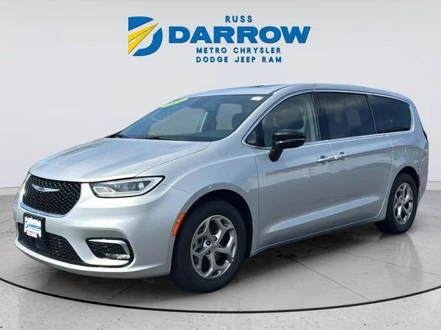 Certified 2024 Chrysler Pacifica Limited FWD image 1