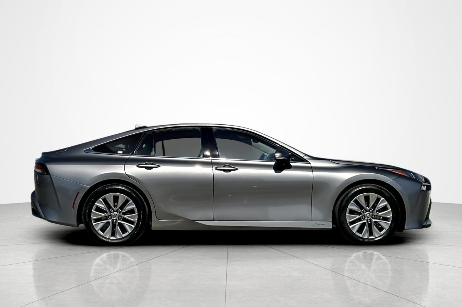 Used 2025 Toyota Mirai XLE RWD image 6