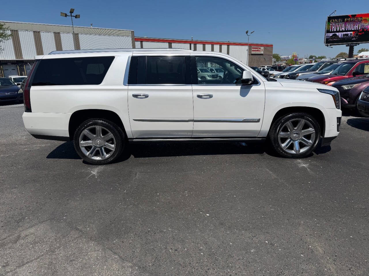 Used 2017 Cadillac Escalade ESV Premium Luxury image 8