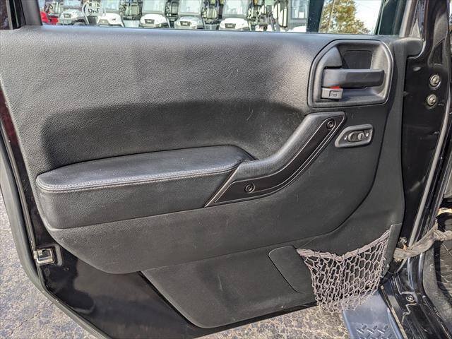 Used 2017 Jeep Wrangler Unlimited Sahara AWD/4WD image 10
