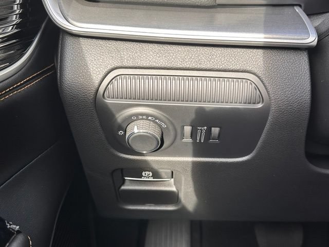 New 2026 Jeep Grand Wagoneer 4WD image 17