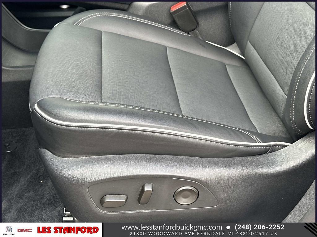 Used 2025 Buick Enclave Preferred w/ Power Package FWD image 19