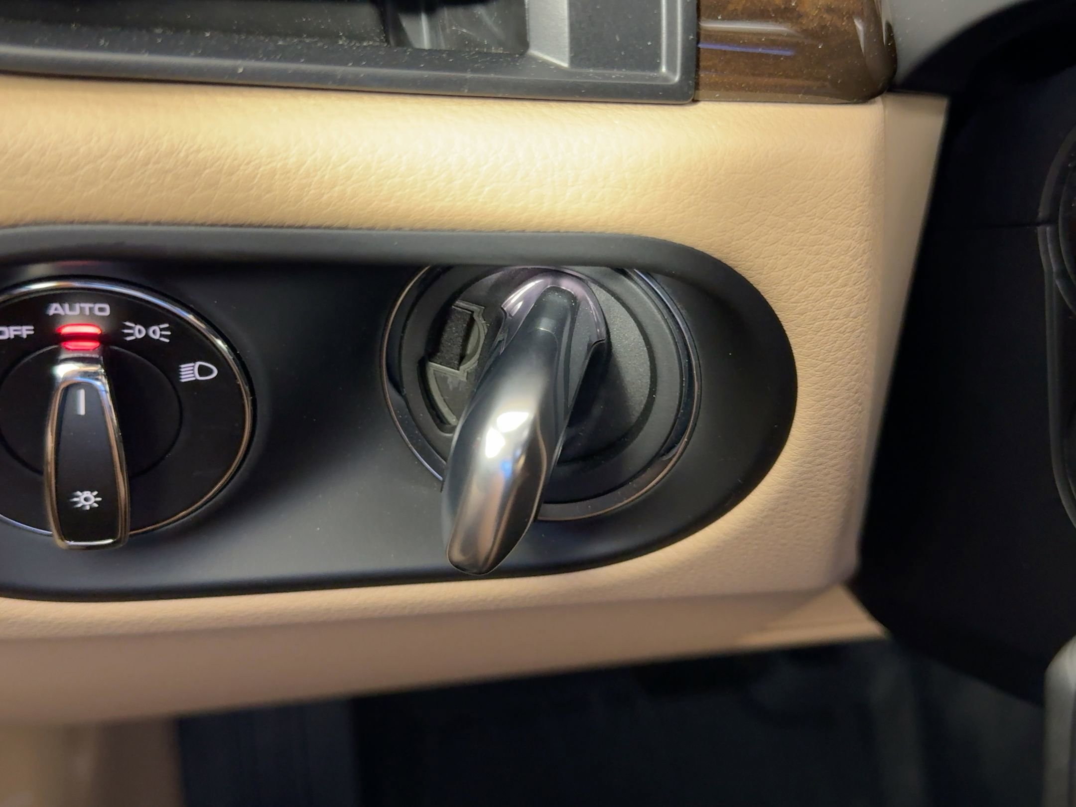 Certified 2025 Porsche Macan image 25