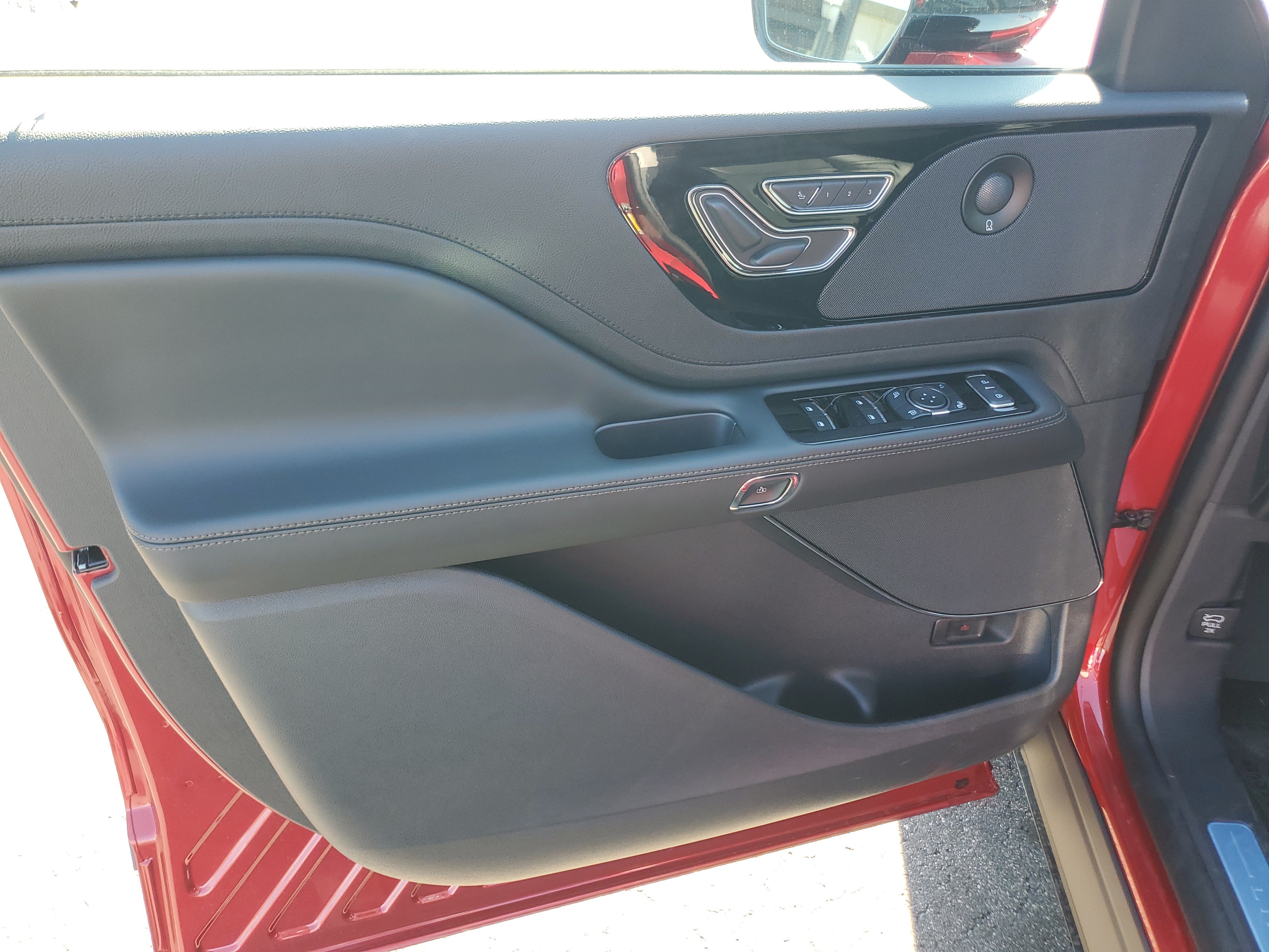 New 2026 Lincoln Aviator AWD image 8
