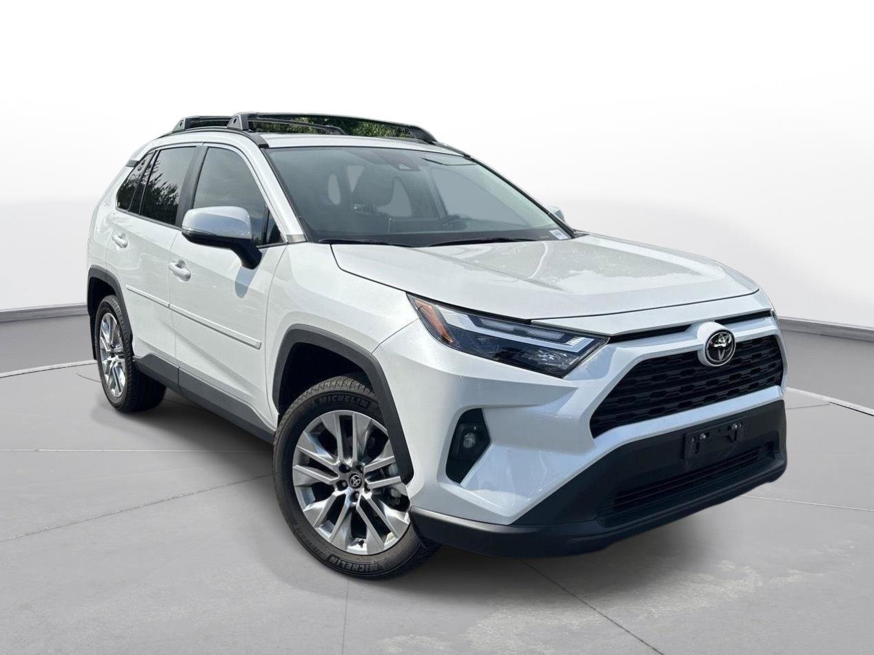 Used 2025 Toyota RAV4 XLE Premium FWD image 4