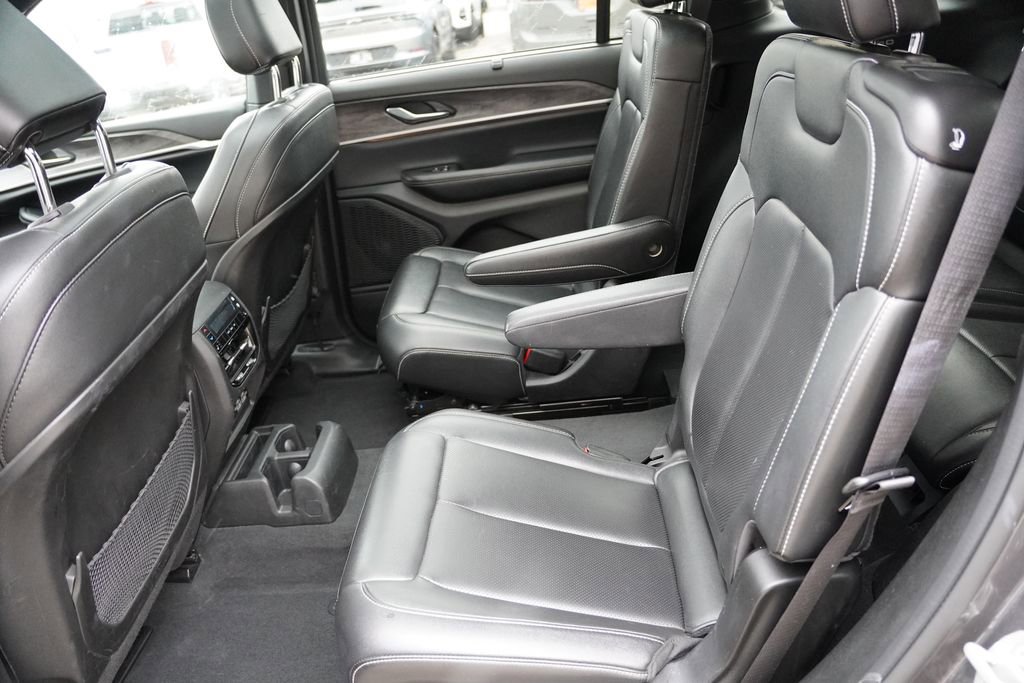 Certified 2024 Jeep Grand Cherokee L Limited w/ Luxury Tech Group II AWD/4WD image 17