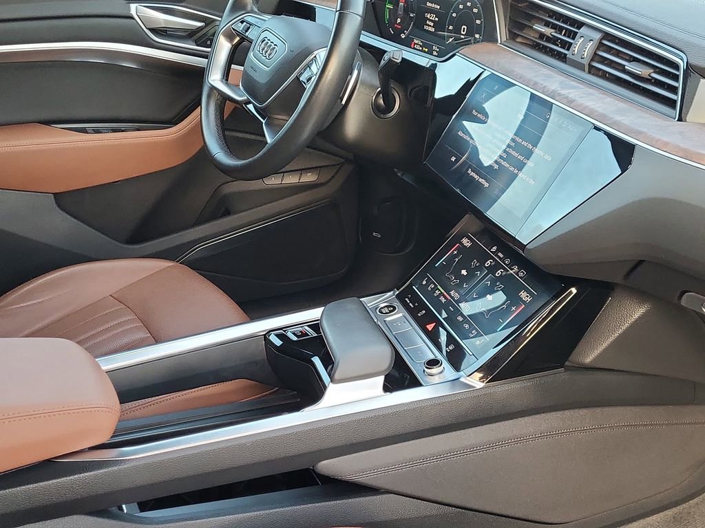 Used 2022 Audi e-tron Premium Plus w/ Premium Plus Package image 18