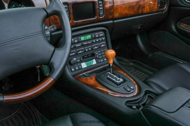 Used 2001 Jaguar XK8 Convertible image 29