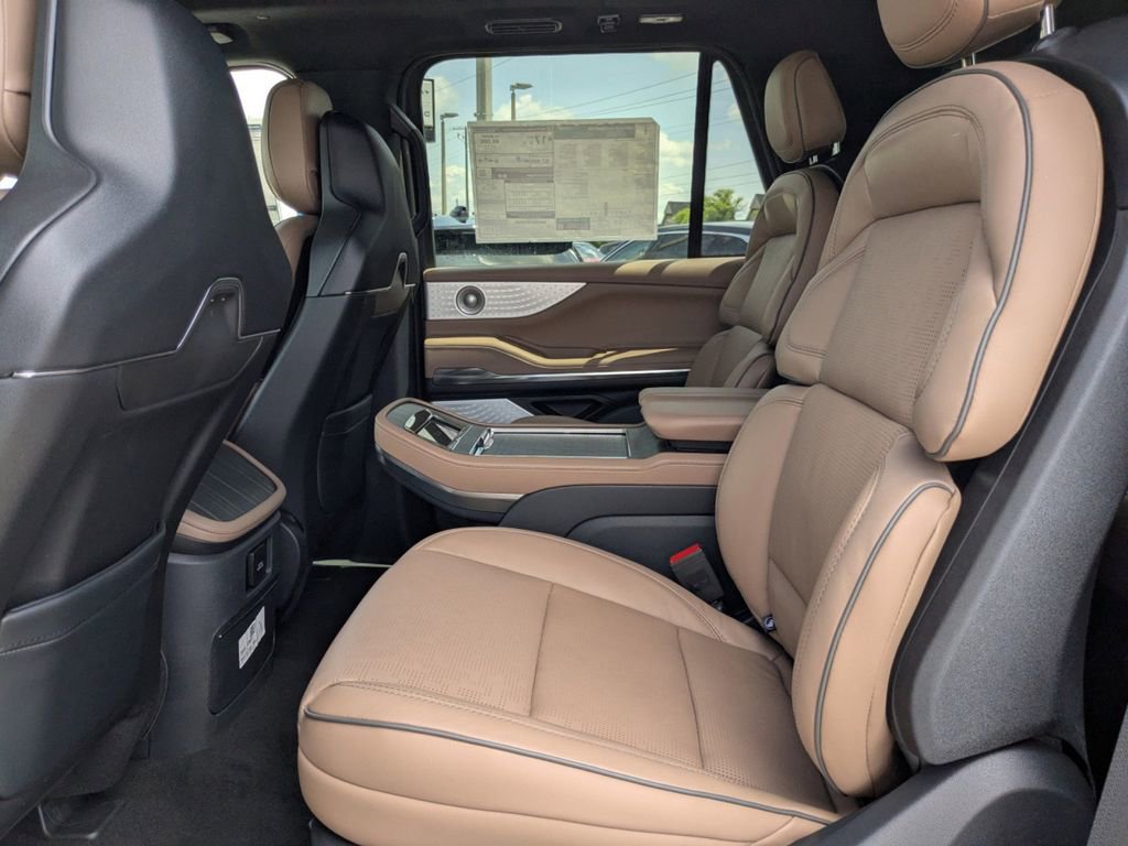 New 2026 Lincoln Navigator Black Label AWD/4WD image 16