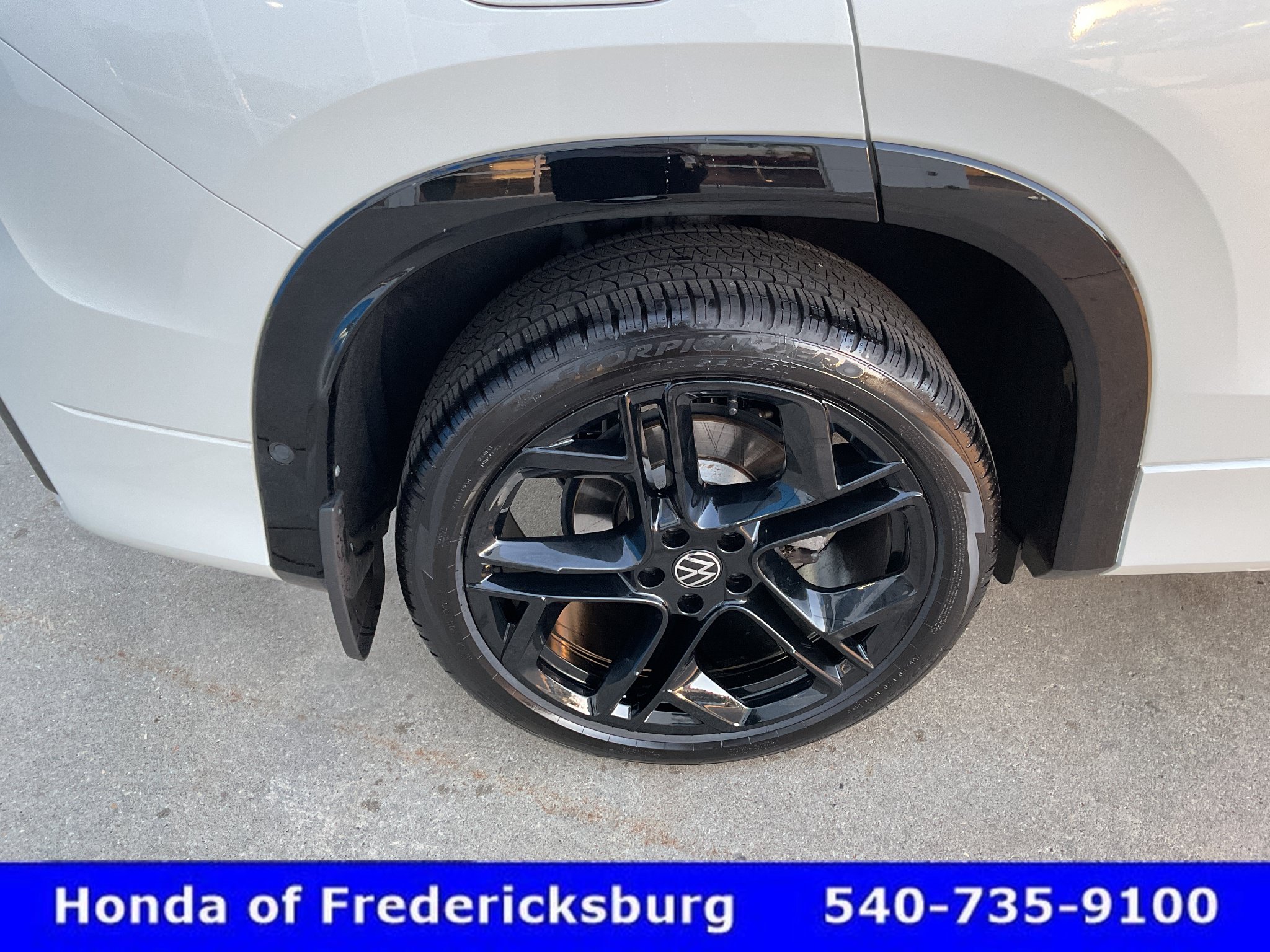 Used 2025 Volkswagen Tiguan SE R-Line AWD/4WD image 12