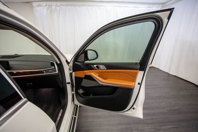 Used 2020 BMW X7 xDrive40i w/ Executive Package image 17