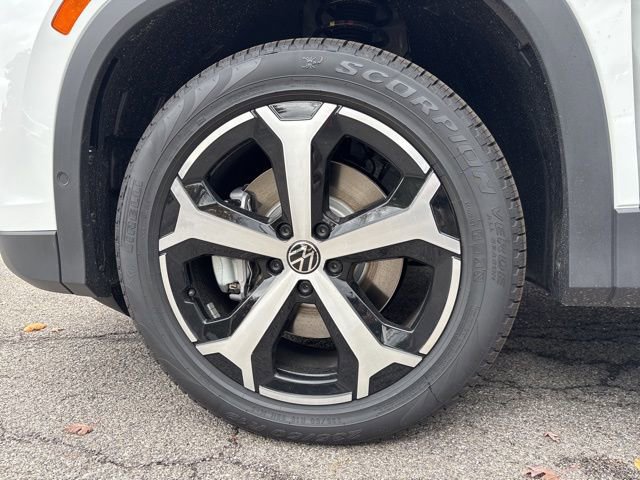 New 2025 Volkswagen Tiguan SE AWD/4WD image 17