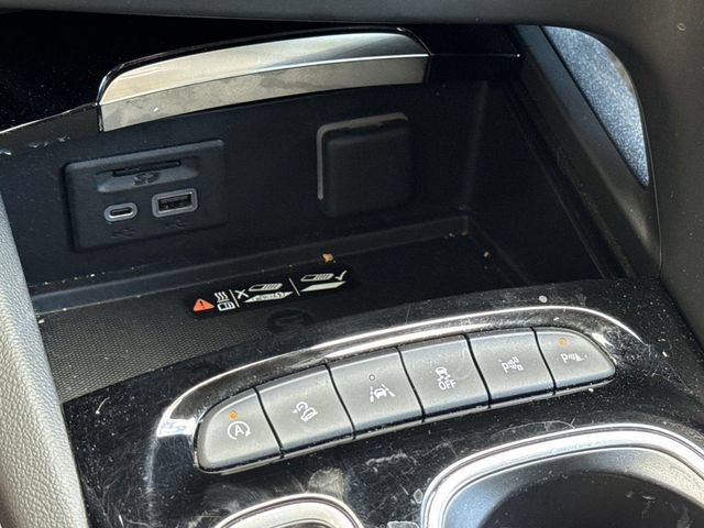 Used 2023 Buick Envision Avenir AWD/4WD image 18