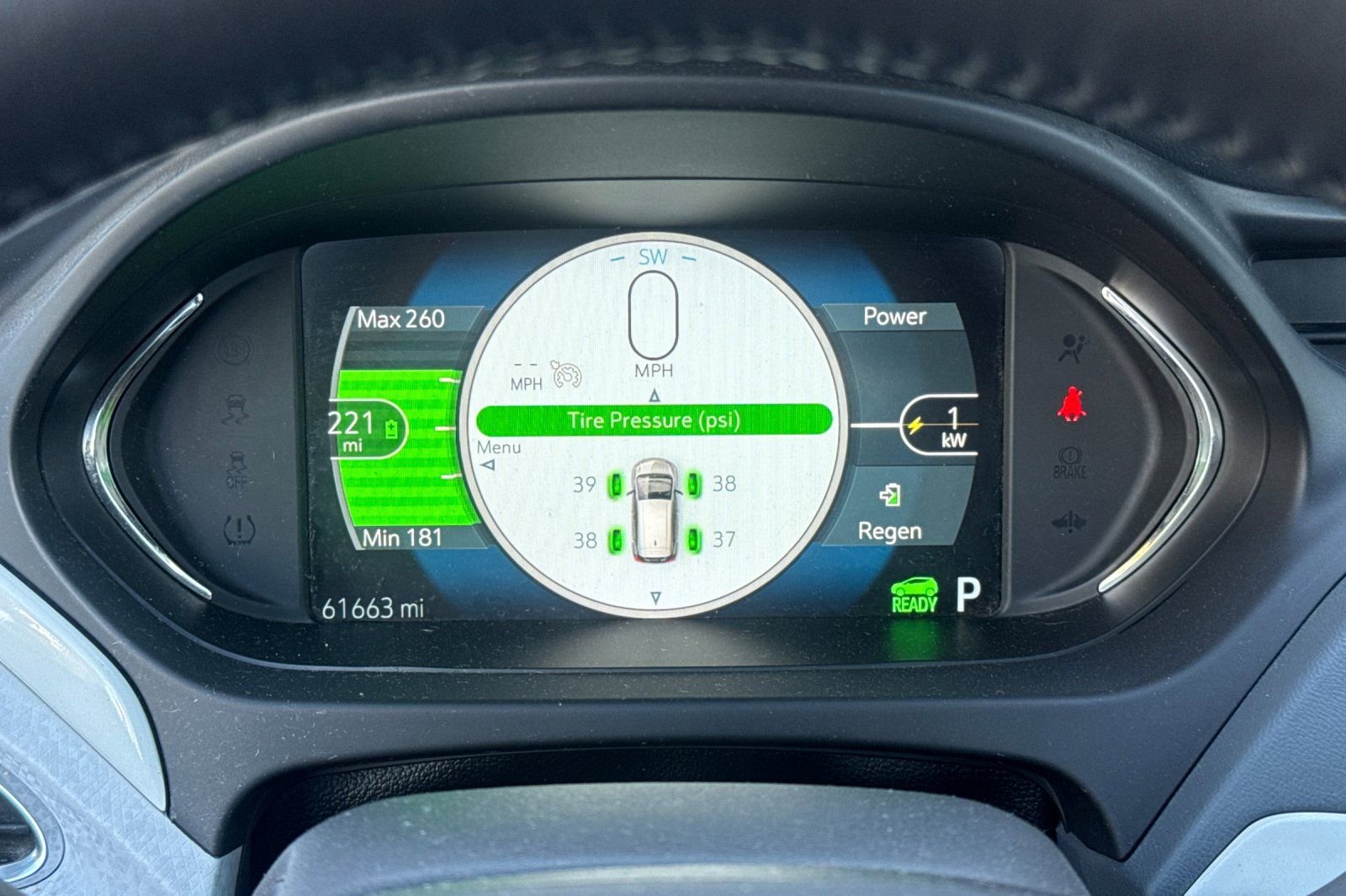 Used 2017 Chevrolet Bolt LT FWD image 39