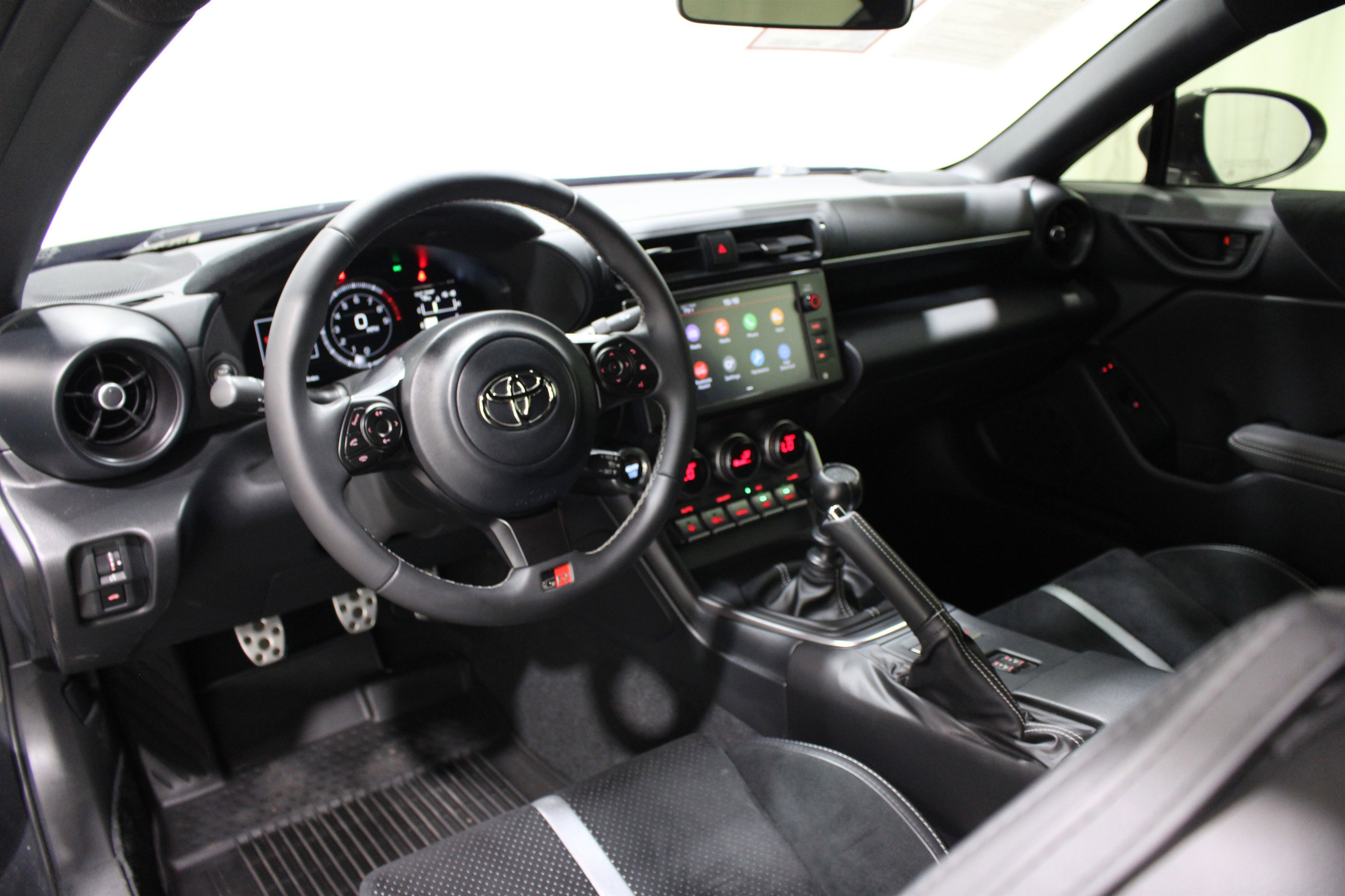 Used 2025 Toyota GR86 Premium w/ ALL Weather Mat Package (TMS) image 2