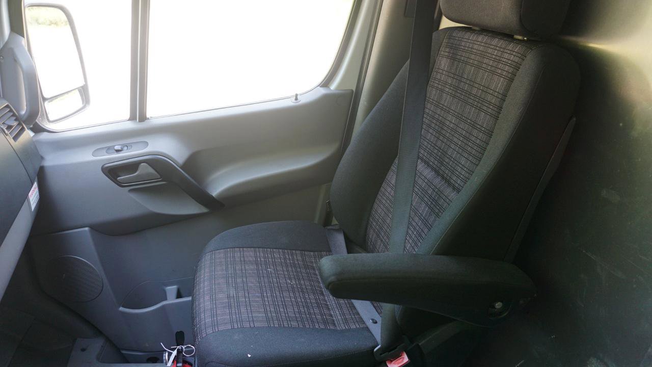 Used 2016 Freightliner Sprinter 2500 RWD image 11