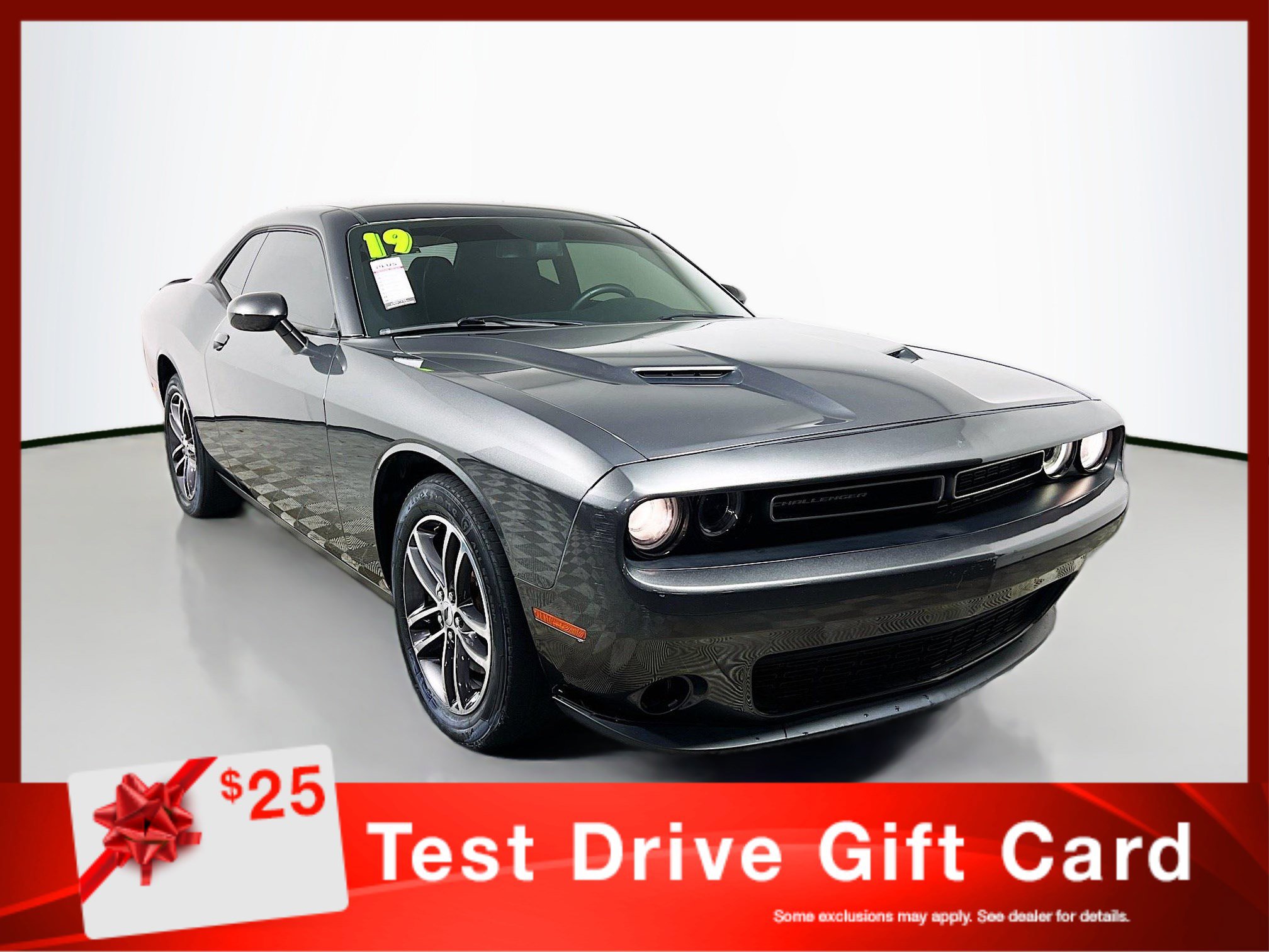 Used 2019 Dodge Challenger SXT image 1