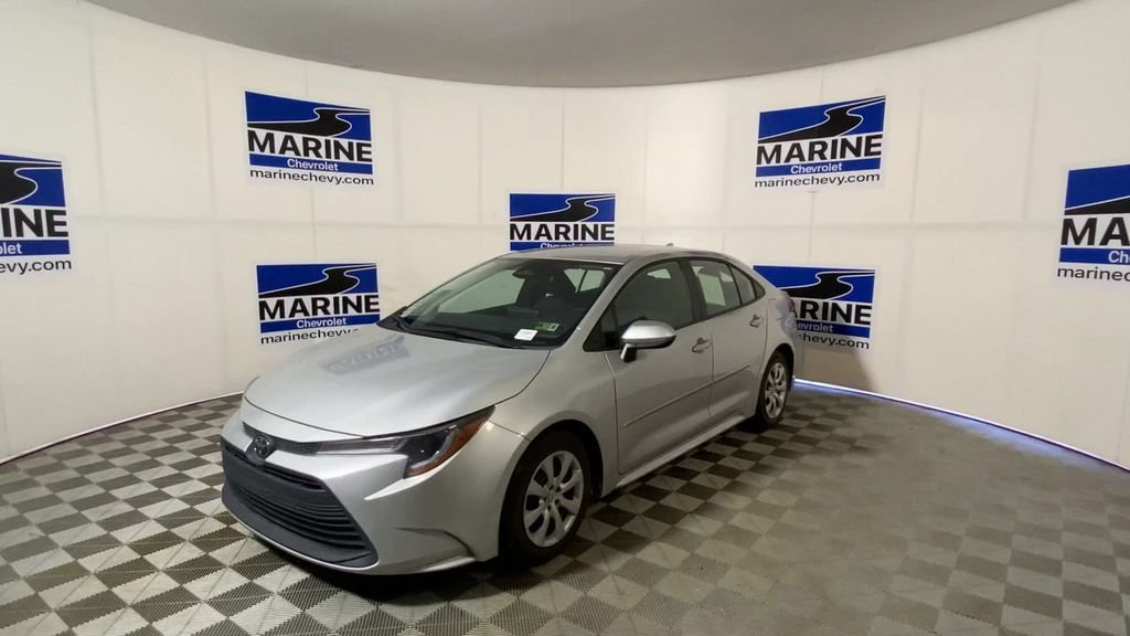 Used 2025 Toyota Corolla LE FWD image 6