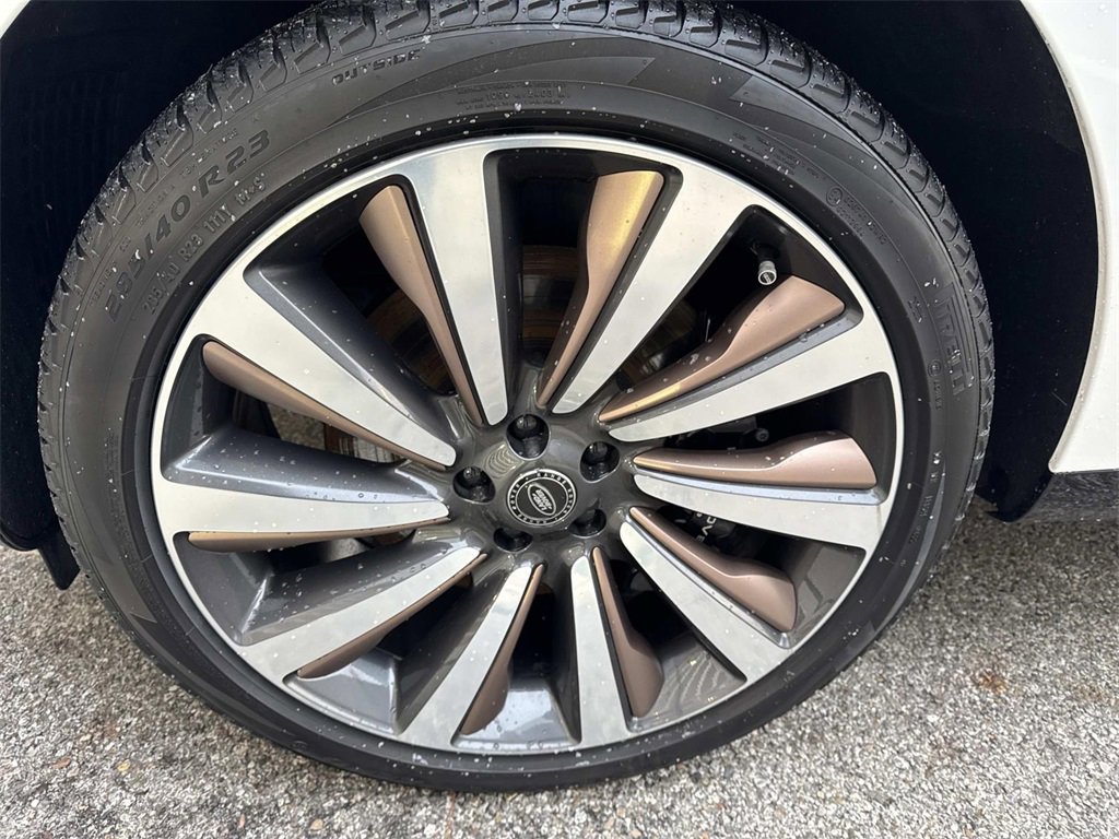 Used 2023 Land Rover Range Rover SV image 12