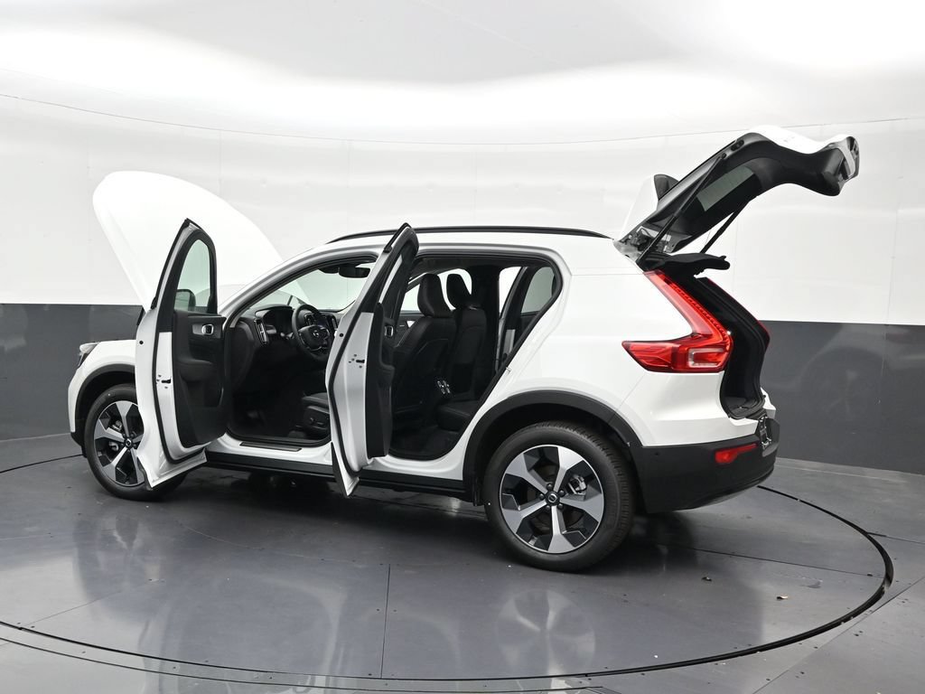 New 2026 Volvo XC40 B5 Plus w/ Climate Package AWD/4WD image 33