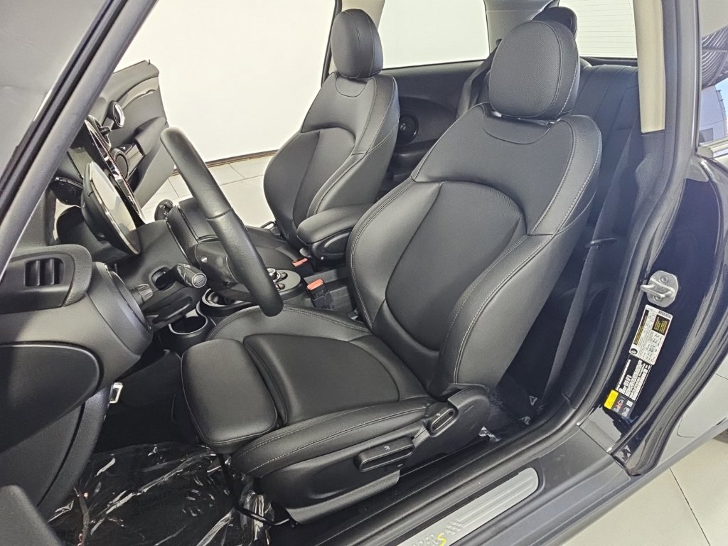 Used 2024 MINI Cooper SE FWD image 23