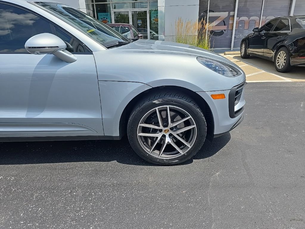 Used 2022 Porsche Macan S w/ Premium Package image 11