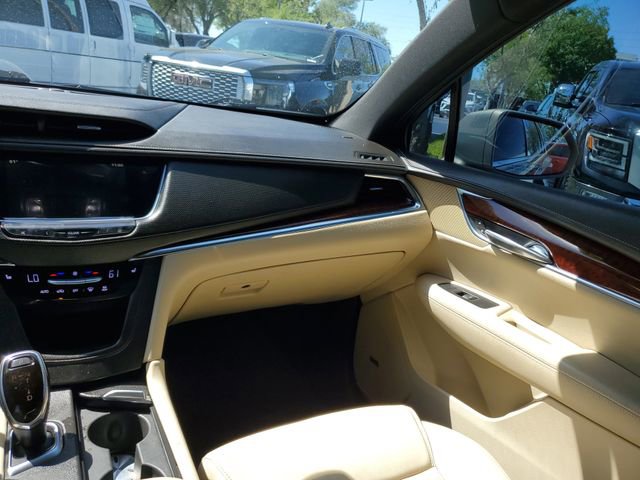 Used 2018 Cadillac XT5 Luxury w/ Driver Awareness Package FWD image 14