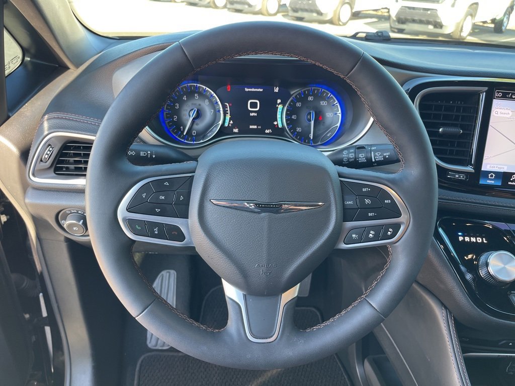 Used 2024 Chrysler Pacifica Pinnacle w/ Trailer Tow Group image 16