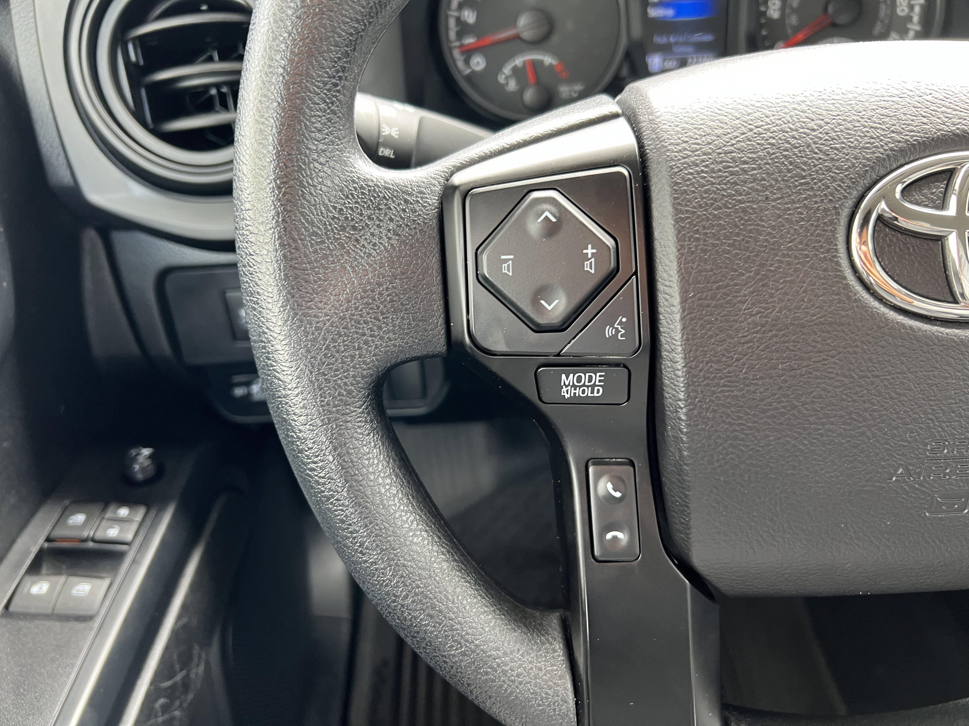 Used 2022 Toyota Tacoma SR AWD/4WD image 23