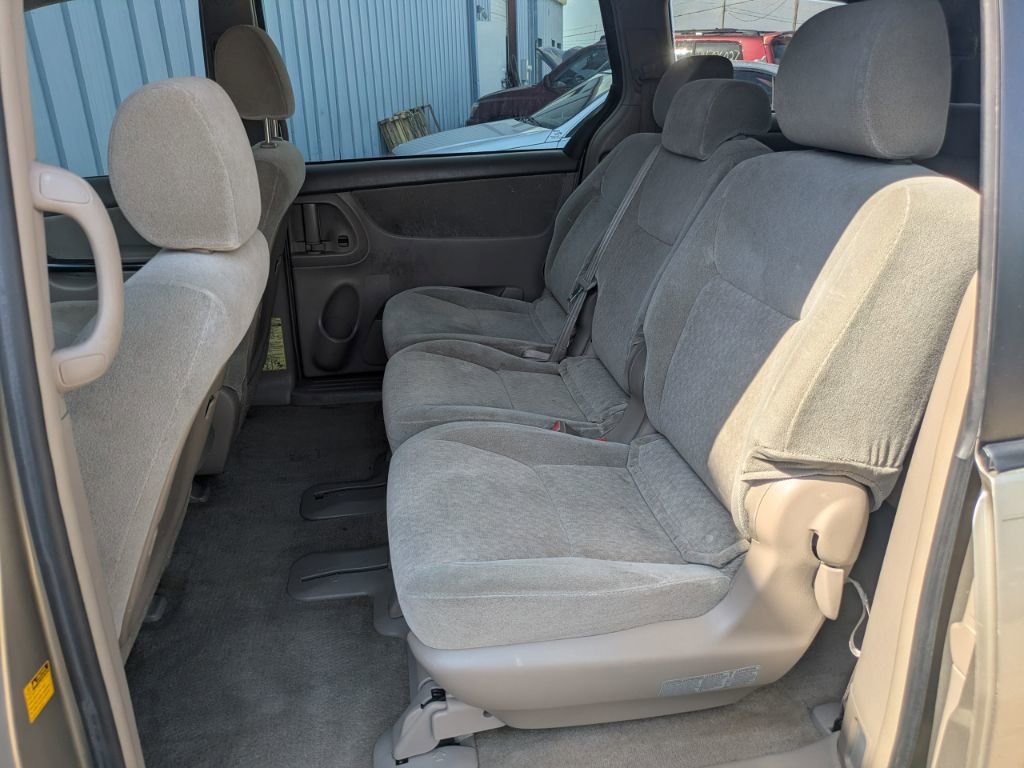 Used 2005 Toyota Sienna CE FWD image 10